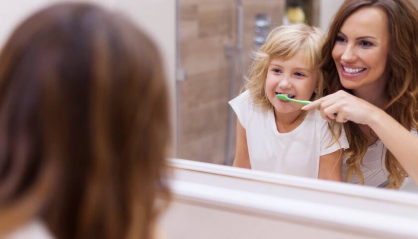 Regularne mycie zębów dziecka